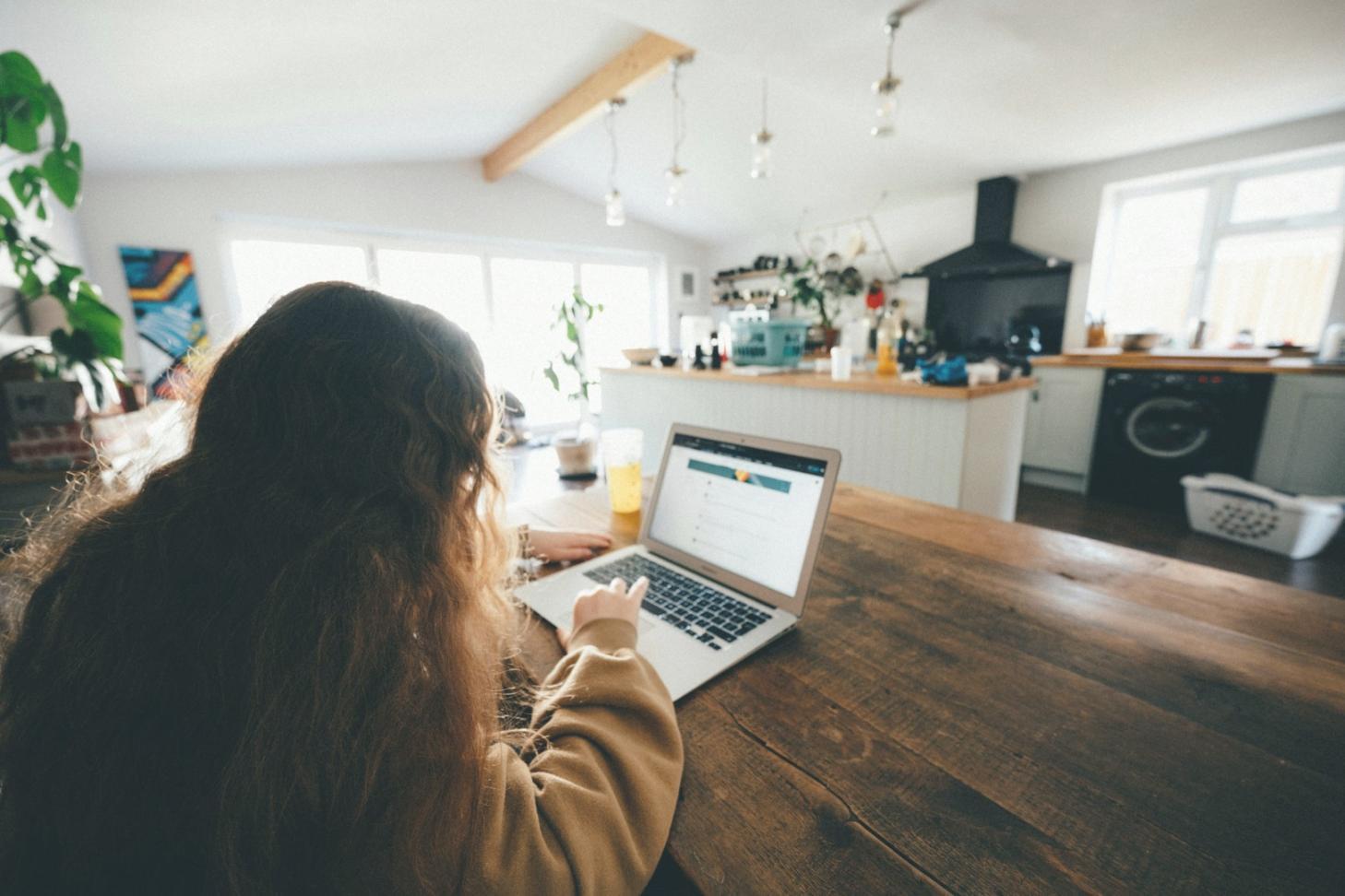 Séance de formation en planification financière avec supports pédagogiques